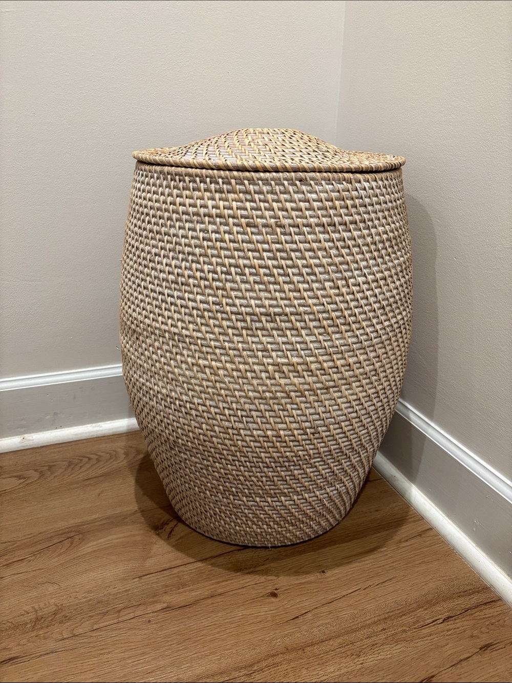 John Lewis London Woven Natural Fiber Laundry Basket with Lid - Neutral Beige